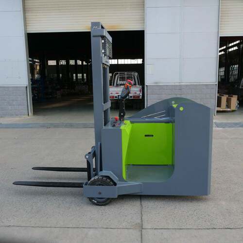 全电动无腿堆垛车物流仓储站驾式搬运叉车工厂配重式升降堆高车