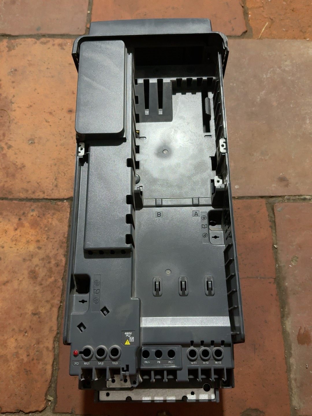 施耐德变频器ATV930D15N4外壳加底座没有面罩，带变压