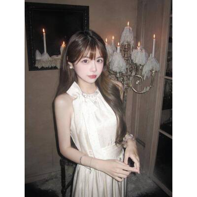 精致杏色挂脖连衣裙女夏新款高级感名媛气质生日礼服镶钻波点长裙