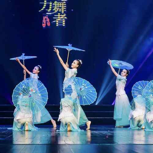 高档西子初妆湖演出服服古少典舞演出女飘逸中国风扇子伞舞蹈儿群