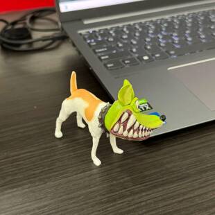 变相怪杰小狗工位摆件客厅装饰搞怪解闷电影周边模玩