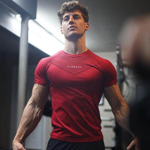 Fitness clothes, coaches, sports t-shirts, muscle tight