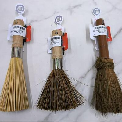 Bamboo brush with brown bristles, non-greasy and gentle on h