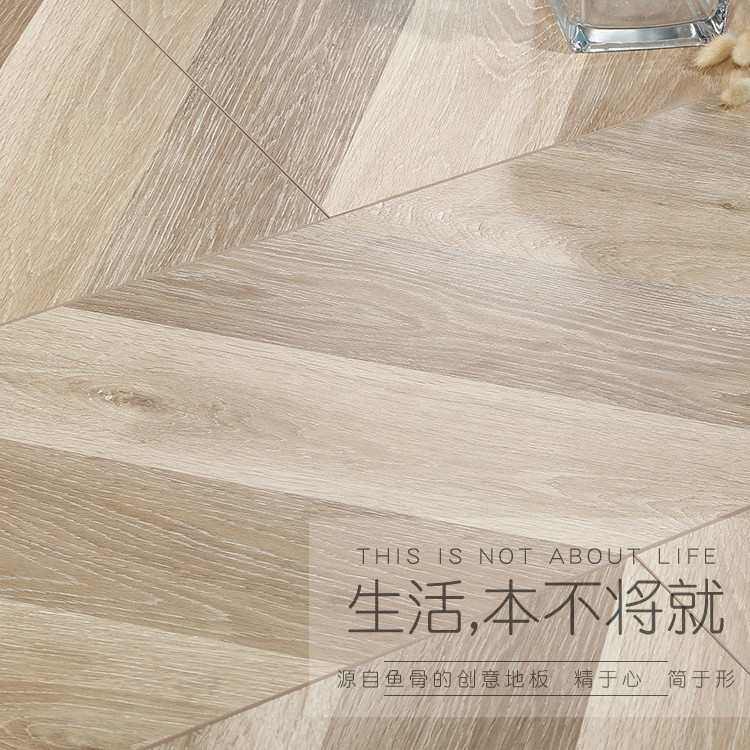 鱼骨纹人字拼强化复合地板耐磨奶油风浅黄色木地板服装店防水家用