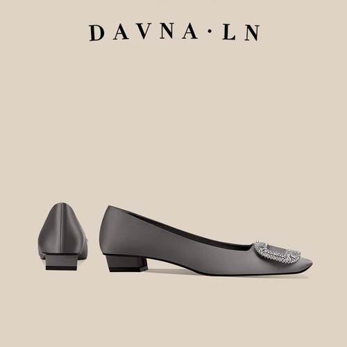 DAVNA`LN2025新款RV水钻粗跟高跟鞋女日常百搭不累脚职业名媛单鞋