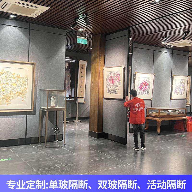 美术馆移动活动展板金属边框折叠屏风隔断吊挂式挂画板防火可拐弯