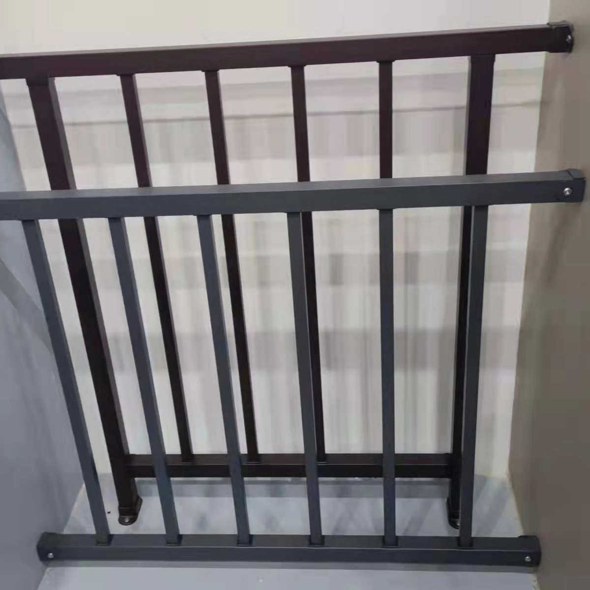 阳台窗户钢设备坠锌装饰飘栏杆窗护栏护栏空调免防卧室打孔防格栅