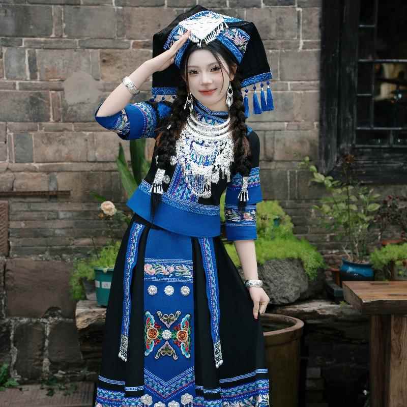 正品西壮族服女装三刺月三少数民族服饰成人壮锦绣舞蹈演出盛装广图片