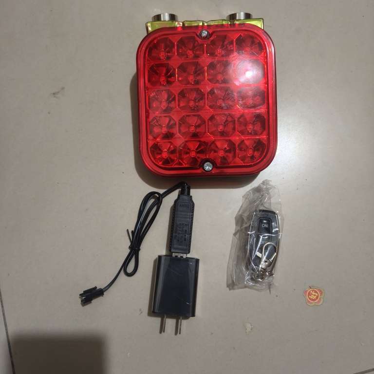 方形防雾灯电子led遥控开关强磁固定充电尾灯货车挂车箱货后尾灯
