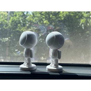 在摆件电视柜太空人传感器支架书柜隐藏咪床头柜小人支架