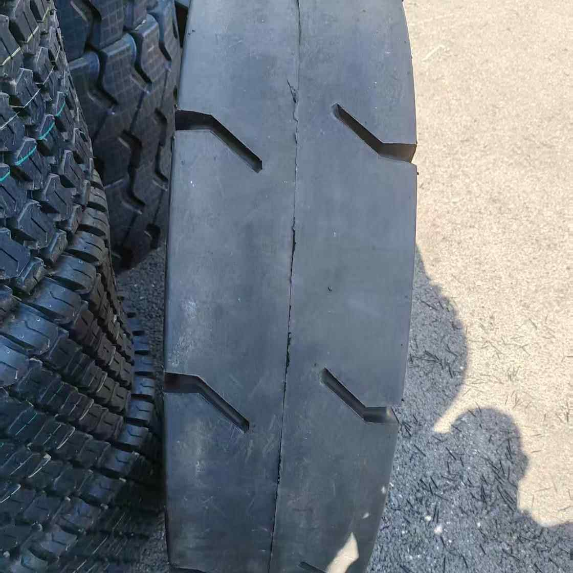 光面矿井轮胎 9.75-18 井下工程轮胎 10.00-20 运输车轮胎