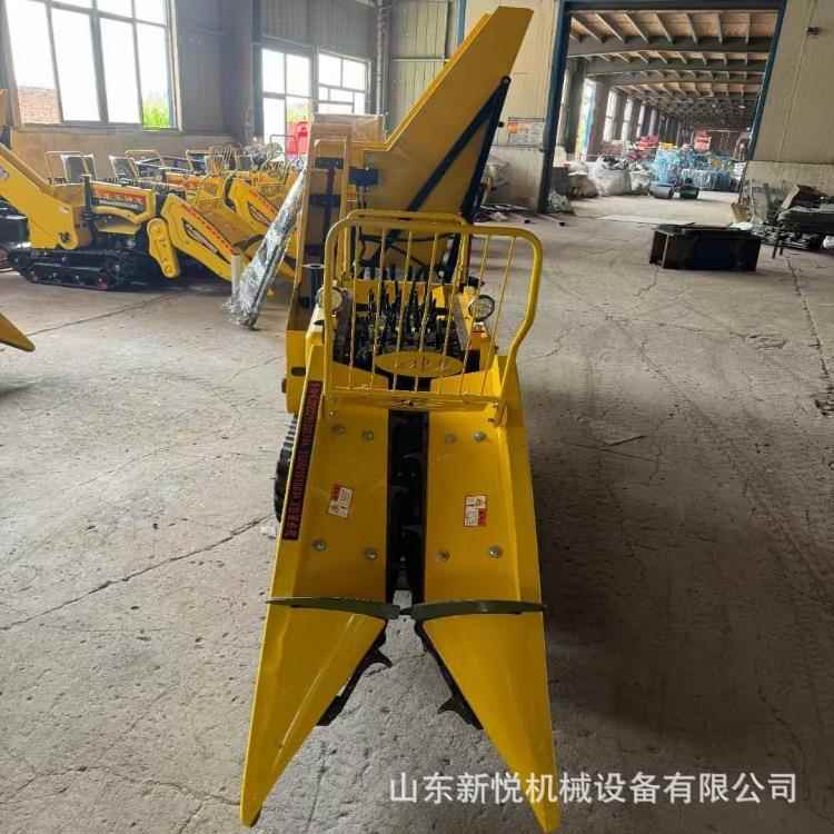 新款农用履带玉米收割机液压升降割台单行自走式玉米联合收割机