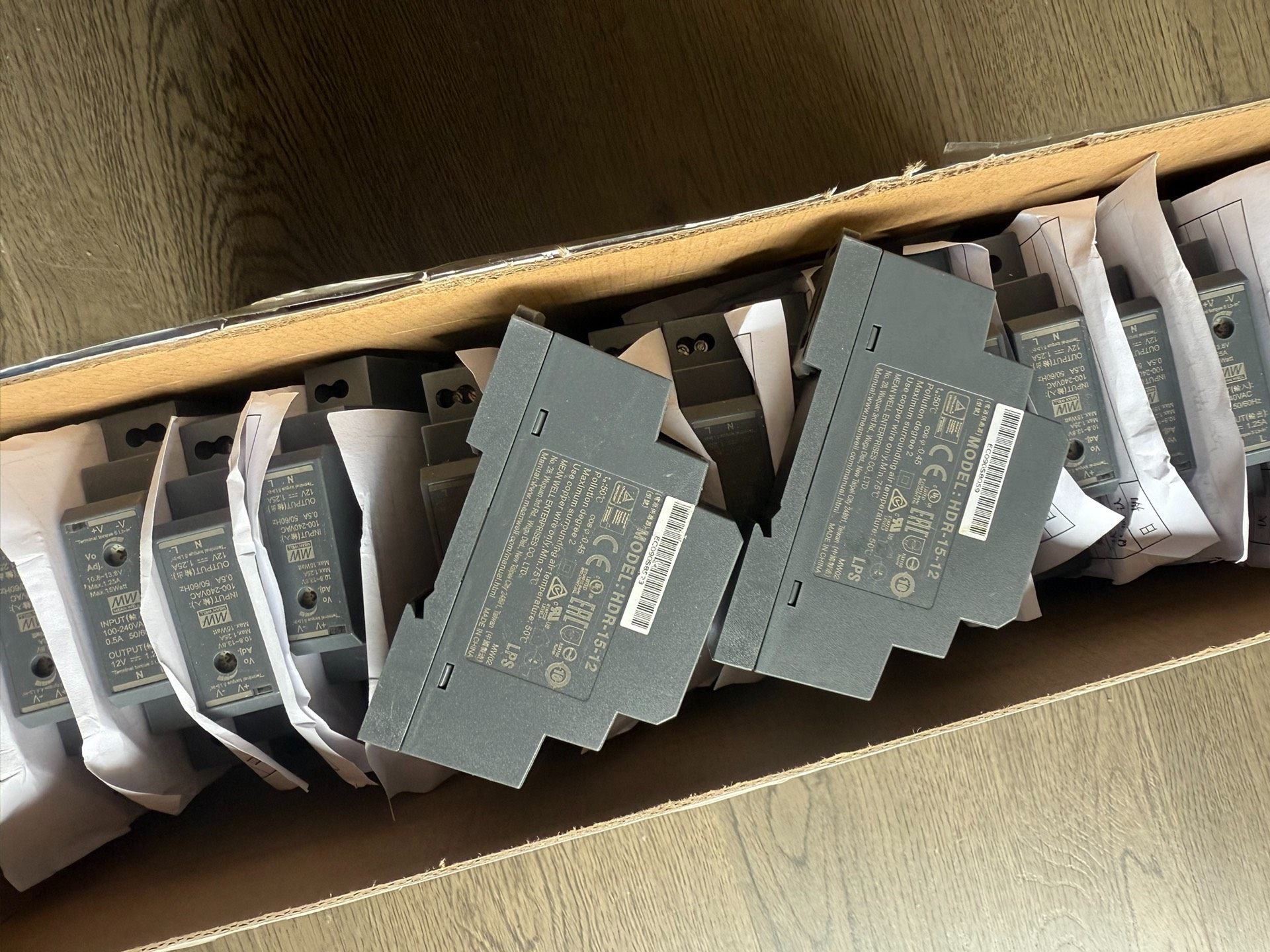 台湾明纬HDR-15-12塑壳导轨导轨电源15W/12V/1