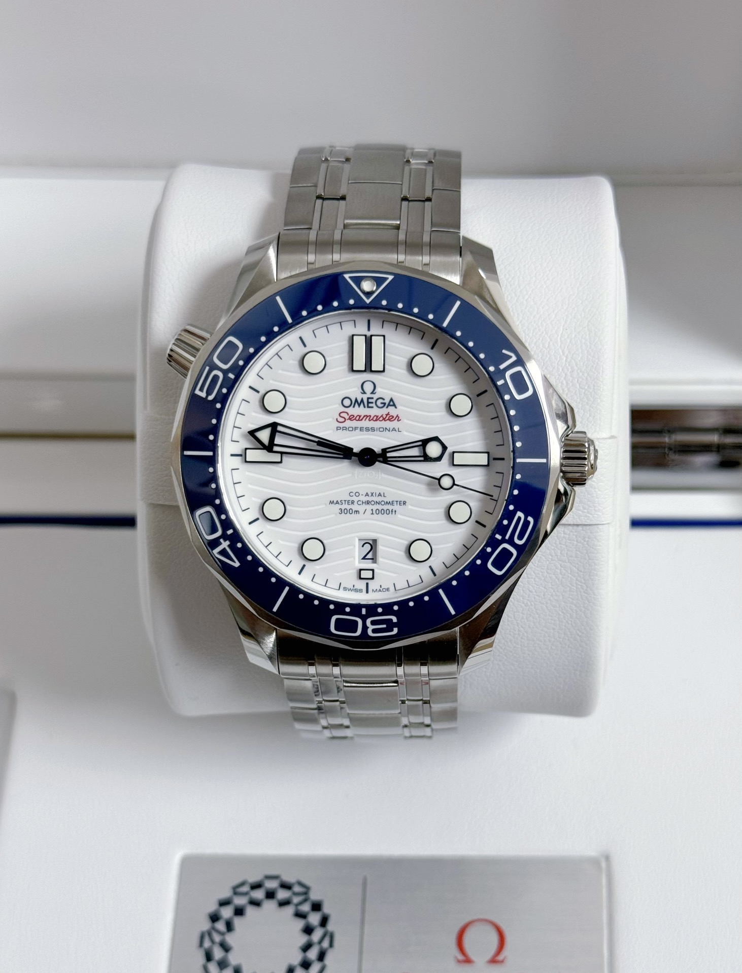 盒证9.8新欧米茄奥运版海马300自动机械男表522.30.42.20.04.001