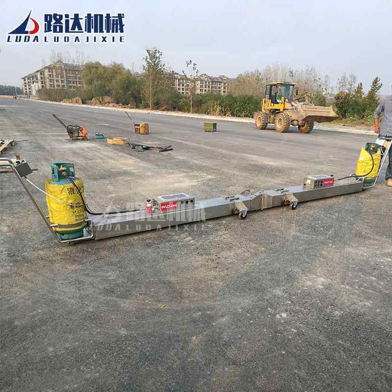 热沥青加板马路车热裂缝坑槽修补627机再生红外线加热沥青路面加