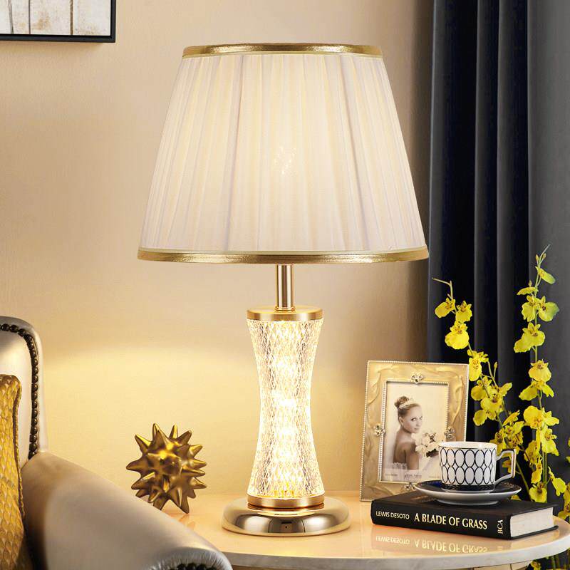 卧室床头灯浪漫轻奢创意家用简约温馨高级感时尚书房三色调光台灯