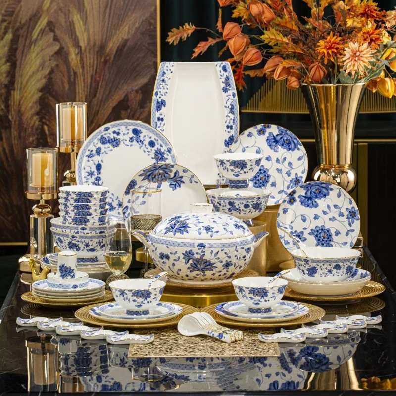 景德镇2024新款釉下彩碗碟套装家用中式青花瓷高档骨瓷餐具高级感