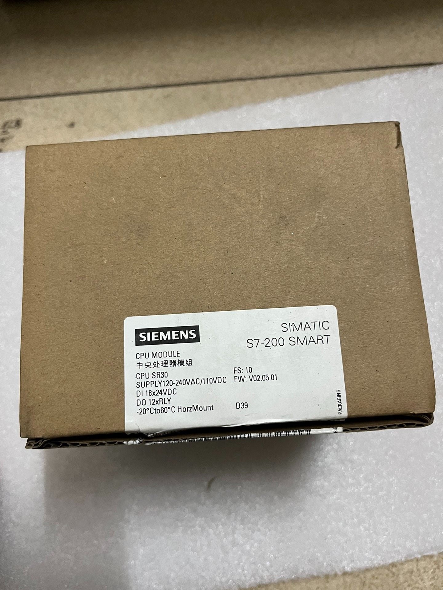 西门子288-1SR30全新仅拆封，包装盒有字迹，原装正品。