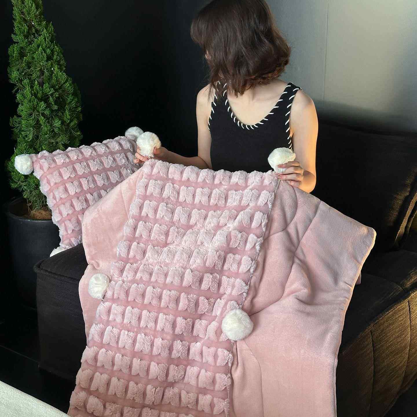 抱枕被子合两用午睡加厚二一折汽叠车载天枕头厂家直供被办公室毯