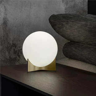 北欧简约创意玻璃台灯设计师样板间客厅卧室后现代轻奢金色床头灯