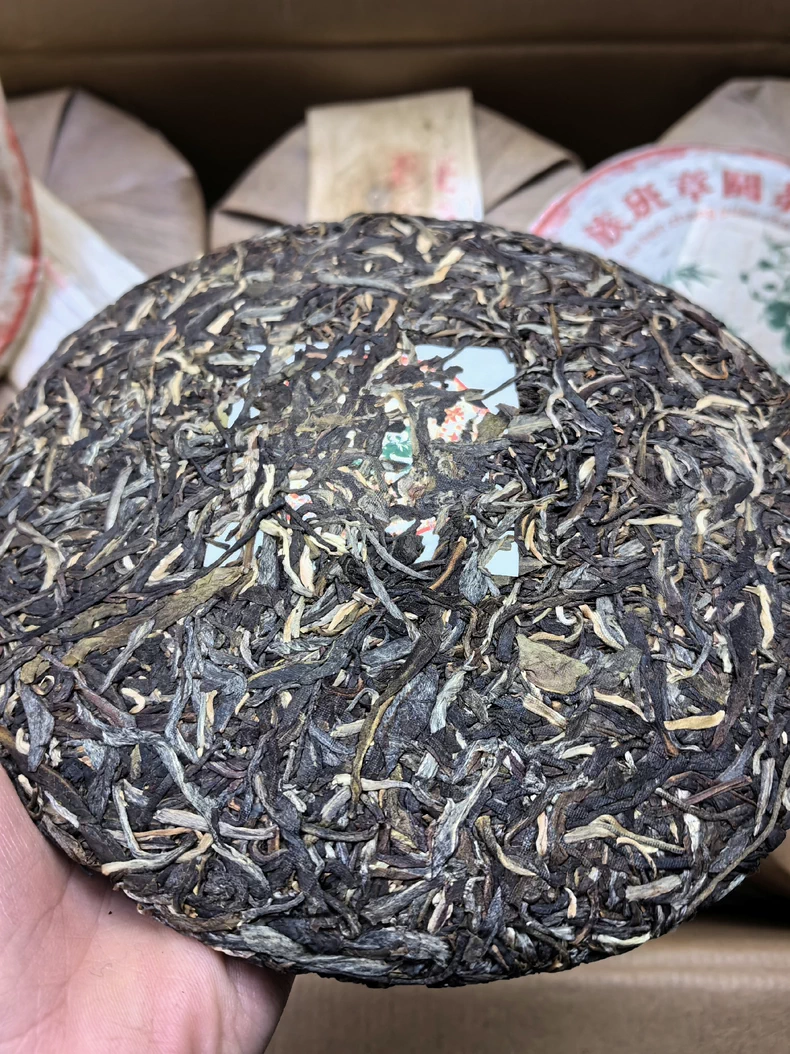 茶中貴族2015年班章生態圓茶爆香純正班章古樹頭春357克一片 普洱茶 BUASHOP普洱老茶