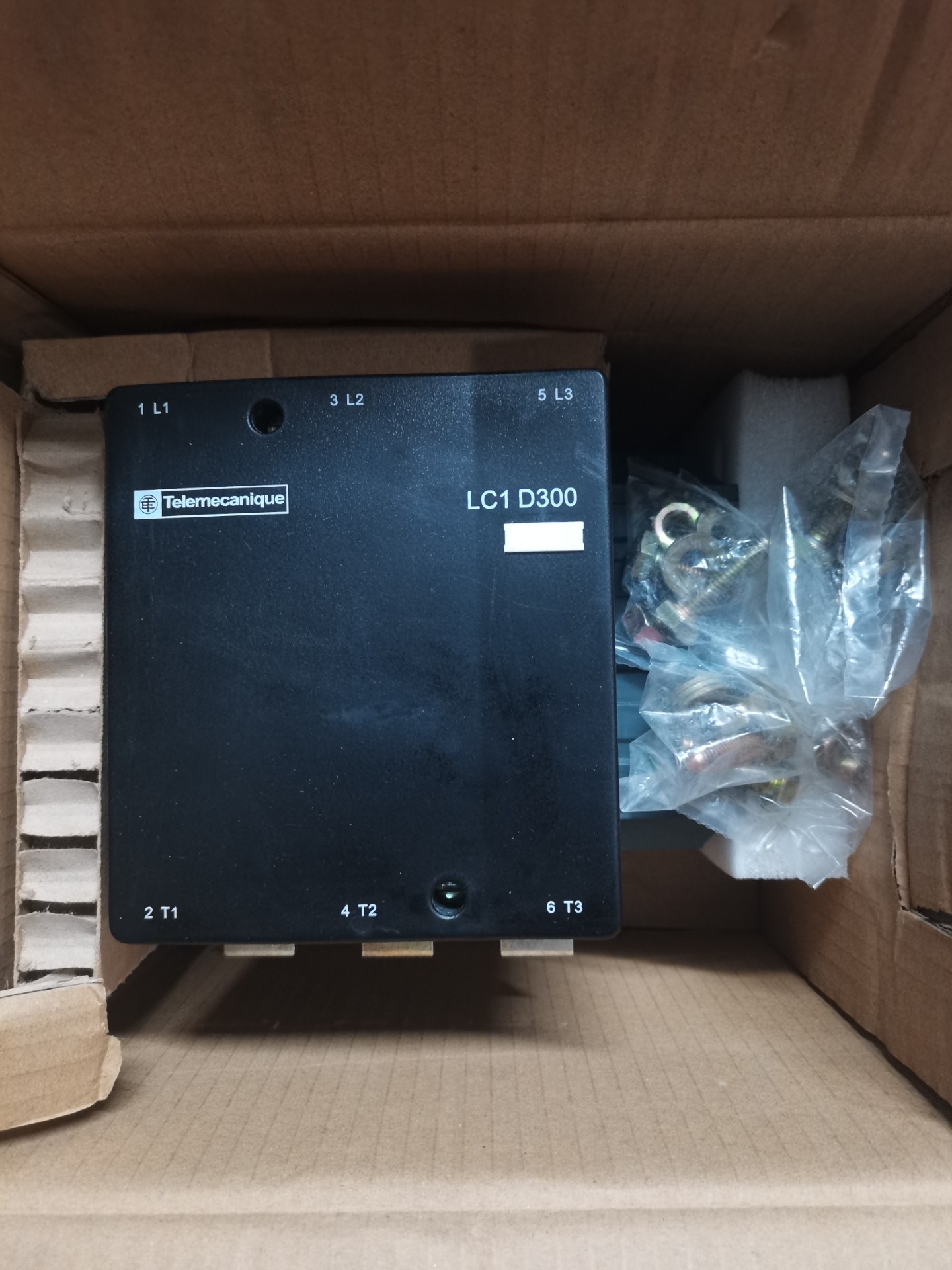 施耐德接触器LC1-D300 M7 C，220V，精品库存，