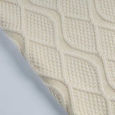 工厂现货粗针鱼鳞纹针织提花面料 流行女装时装鞋帽家纺抱枕布料