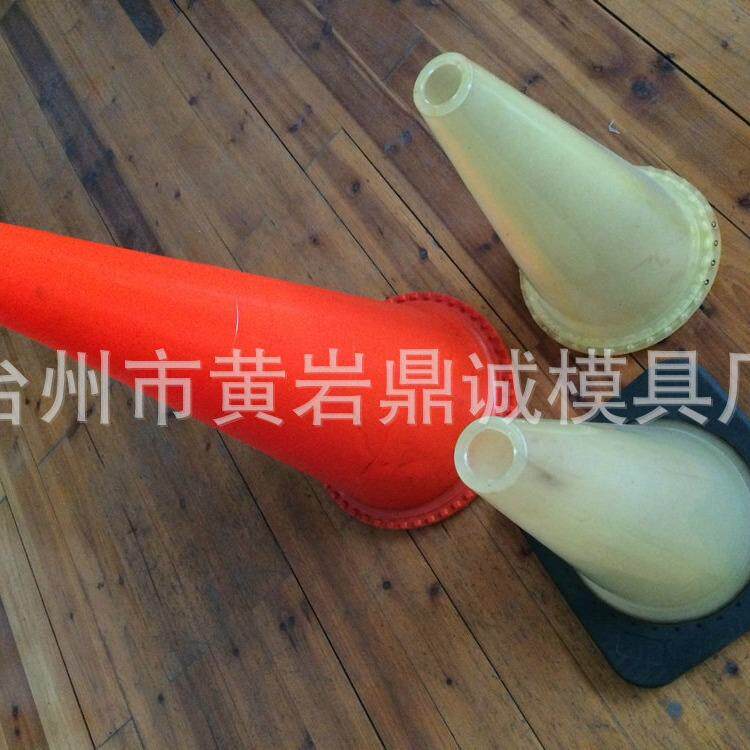 PVC路锥塑料模具路障模具交通设施模具橡胶路锥模具注塑模具