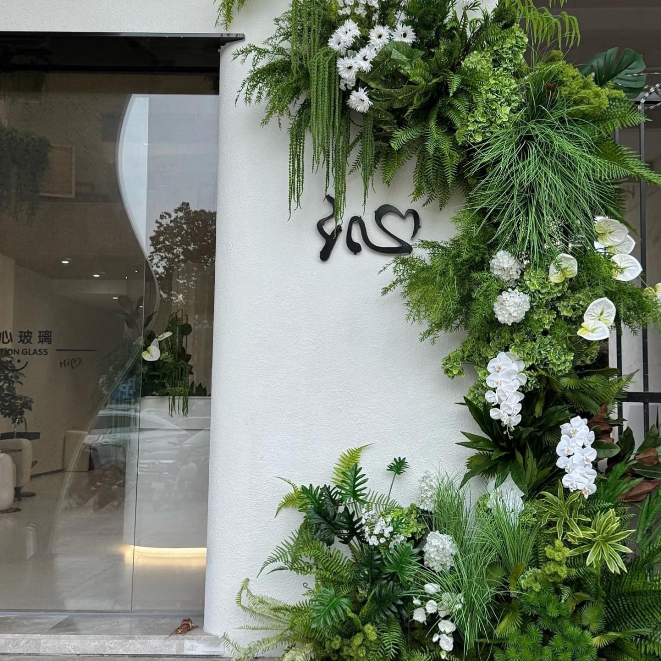 森系彷真绿色植物造景植物绣球蝴蝶兰咖啡店服装店氛围布置门头墙