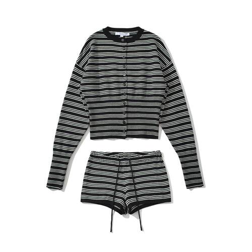 Small round neck long sleeved striped knitted sweater
