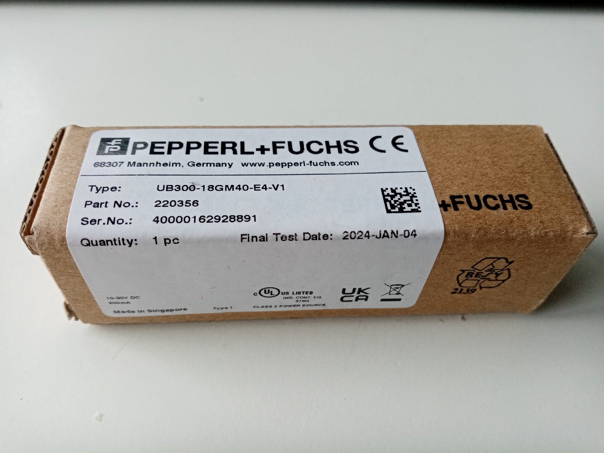 P+F倍加福传感器UB300-18GM40-E4-V1，全新