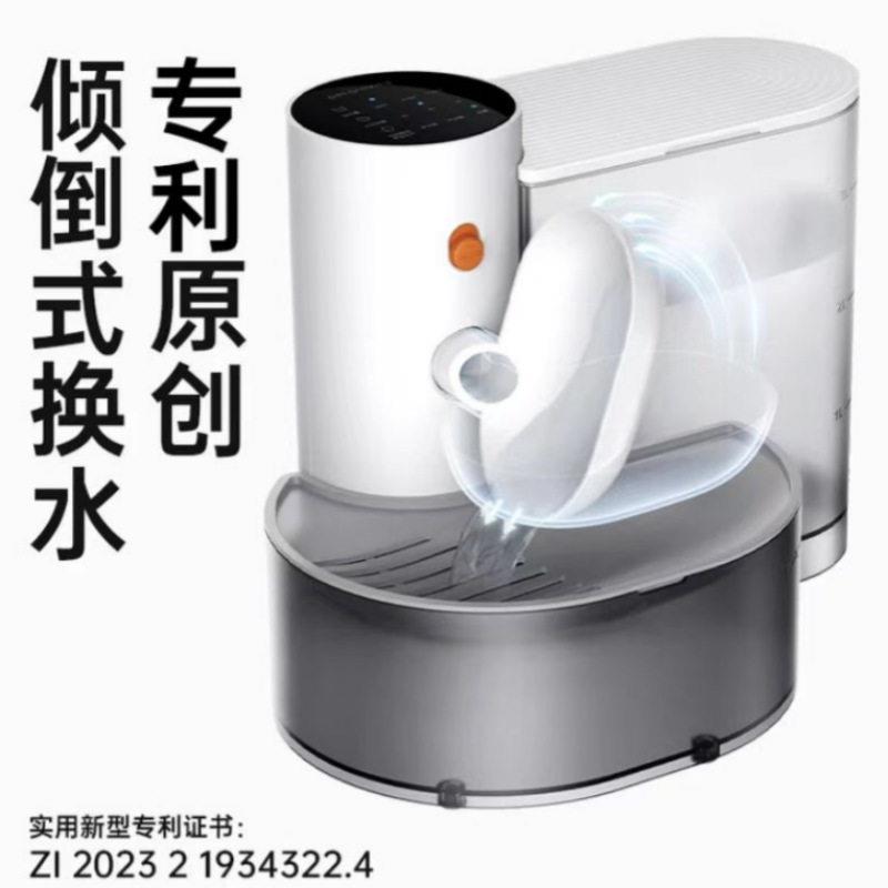 新款直销宠有引力饮水机智能喂水器倾倒式猫咪喝水碗无线狗狗饮水