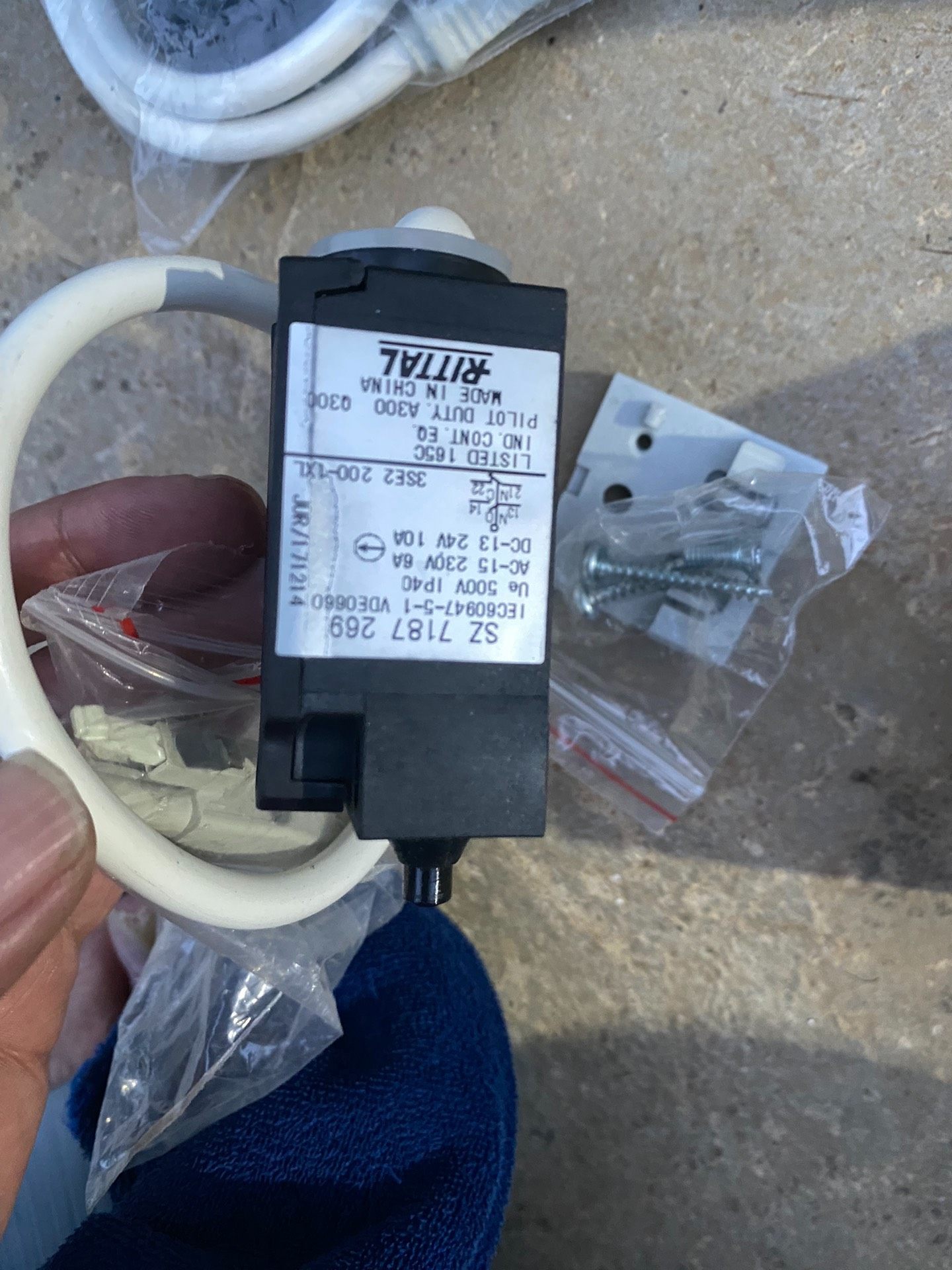 威图RITTAL门控开关，全新的，还有6个