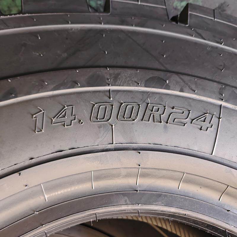 1400R24港口叉车正面吊堆高机IND-4花纹真空钢丝工程机械轮胎