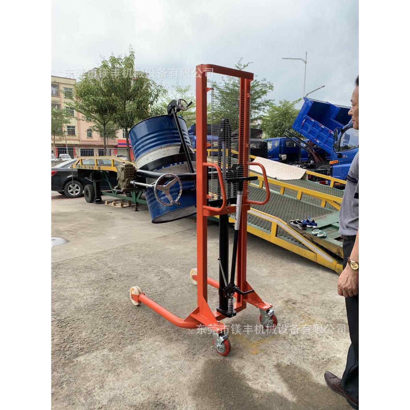 增城油桶倒料叉车 黄埔翻桶器 广州手动液压油桶堆高翻转车