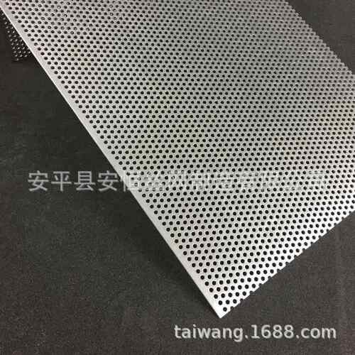 设备用不锈钢防护HGW网 2m不锈钢圆厚孔网 3mmm孔距径5mm孔钢板网