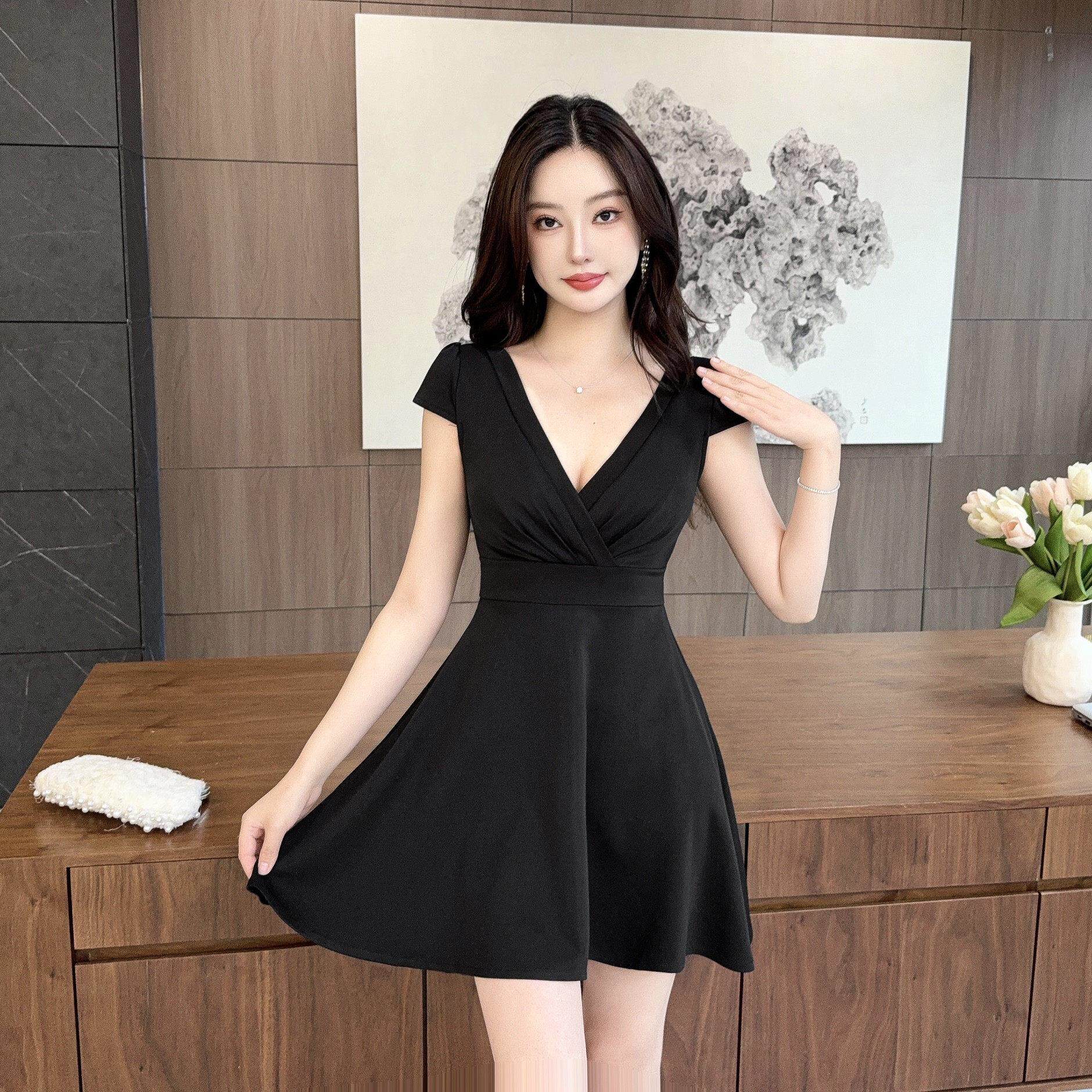 露胸连衣裙女性感露背领低胸收腰显瘦短袖字短裙足浴技师工作服