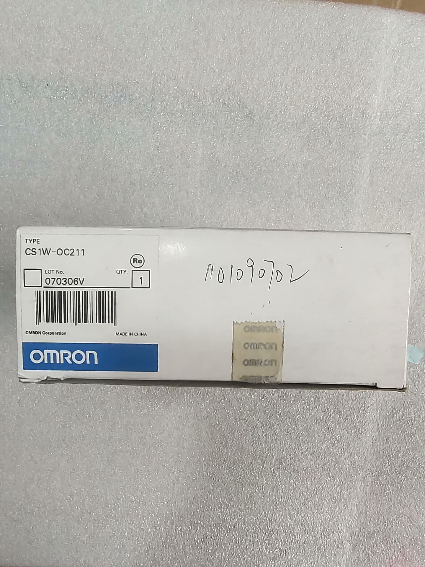 OMRON 欧姆龙  CS1W-OC211  实物拍摄  全
