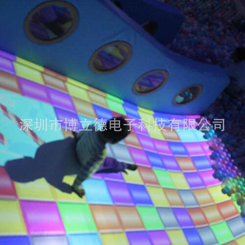 互动滑滑梯投影感应儿童游乐感应设施文旅智慧项目