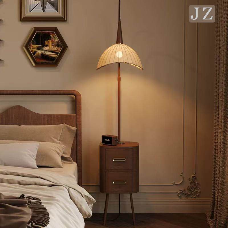 现代简约卧室实木置物架中古风卧室床头柜台灯一体智能复古落地灯