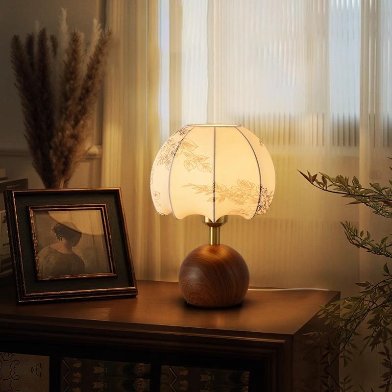 台灯2025新款客厅书房装饰创意法式中复古氛围卧室床头小夜灯1