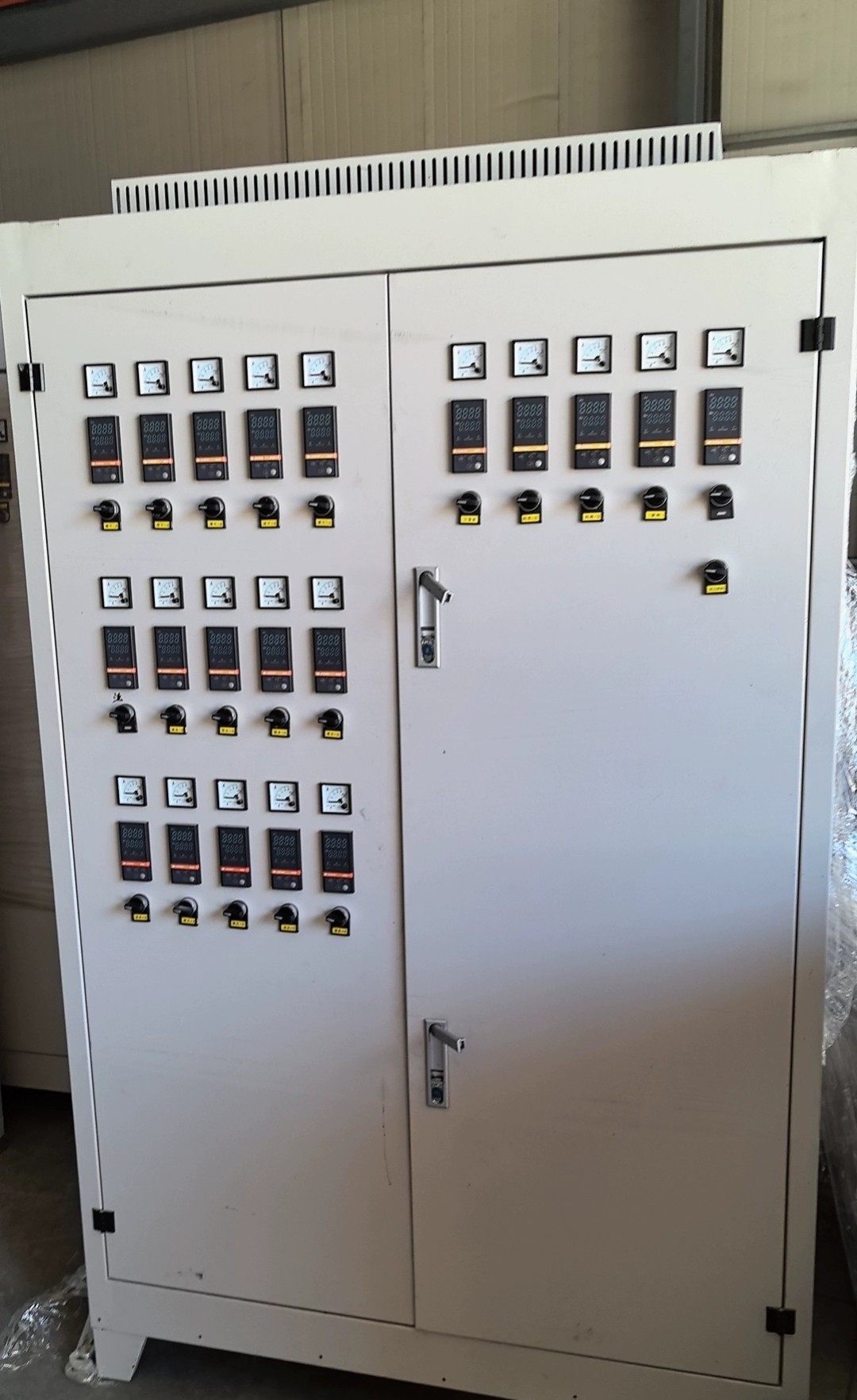 20路温控柜，几乎全新。