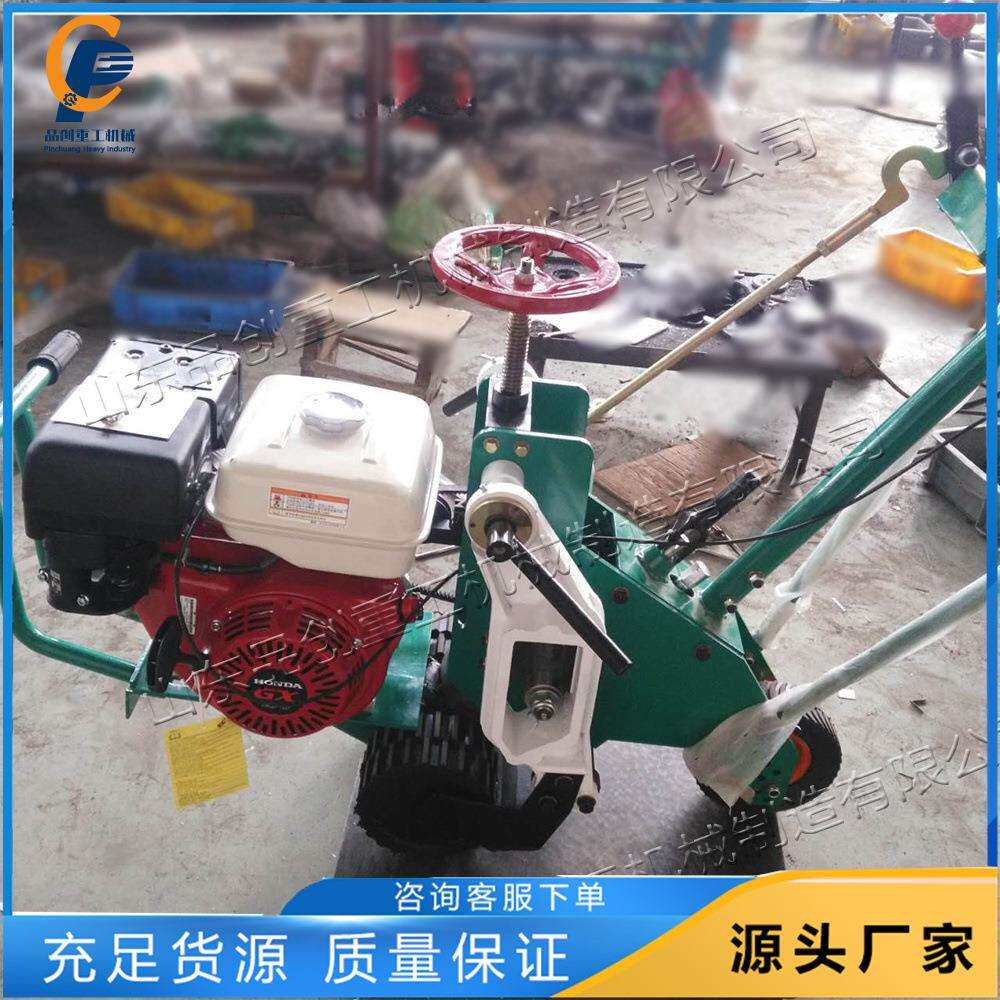 汽油机万向轮铲草机操作简单长条形草皮手推式旧草皮铲除机