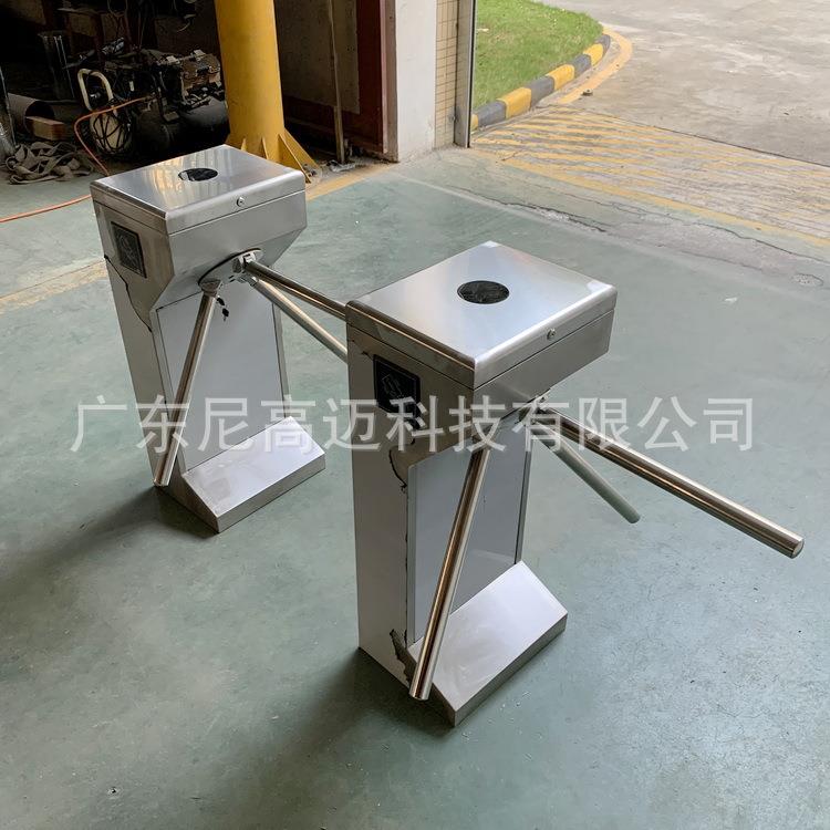 桥式不锈钢单向三闸辊旋厂门 儿停车场控制机/道闸
