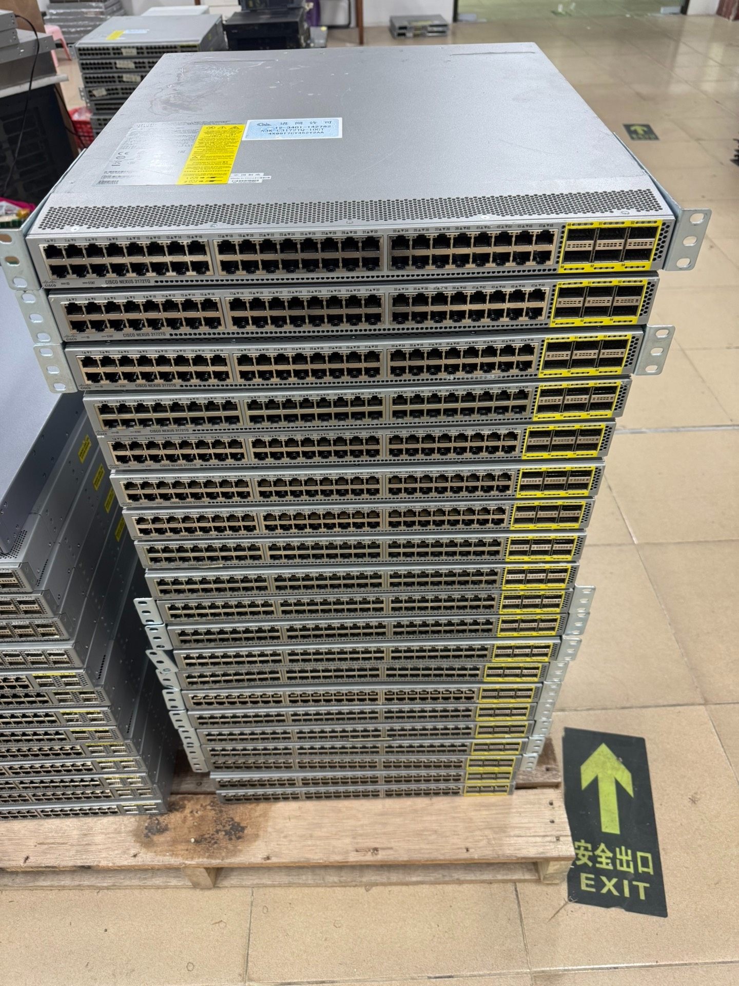 思科cisco N3K-C3172TQ-10GT 48口万兆