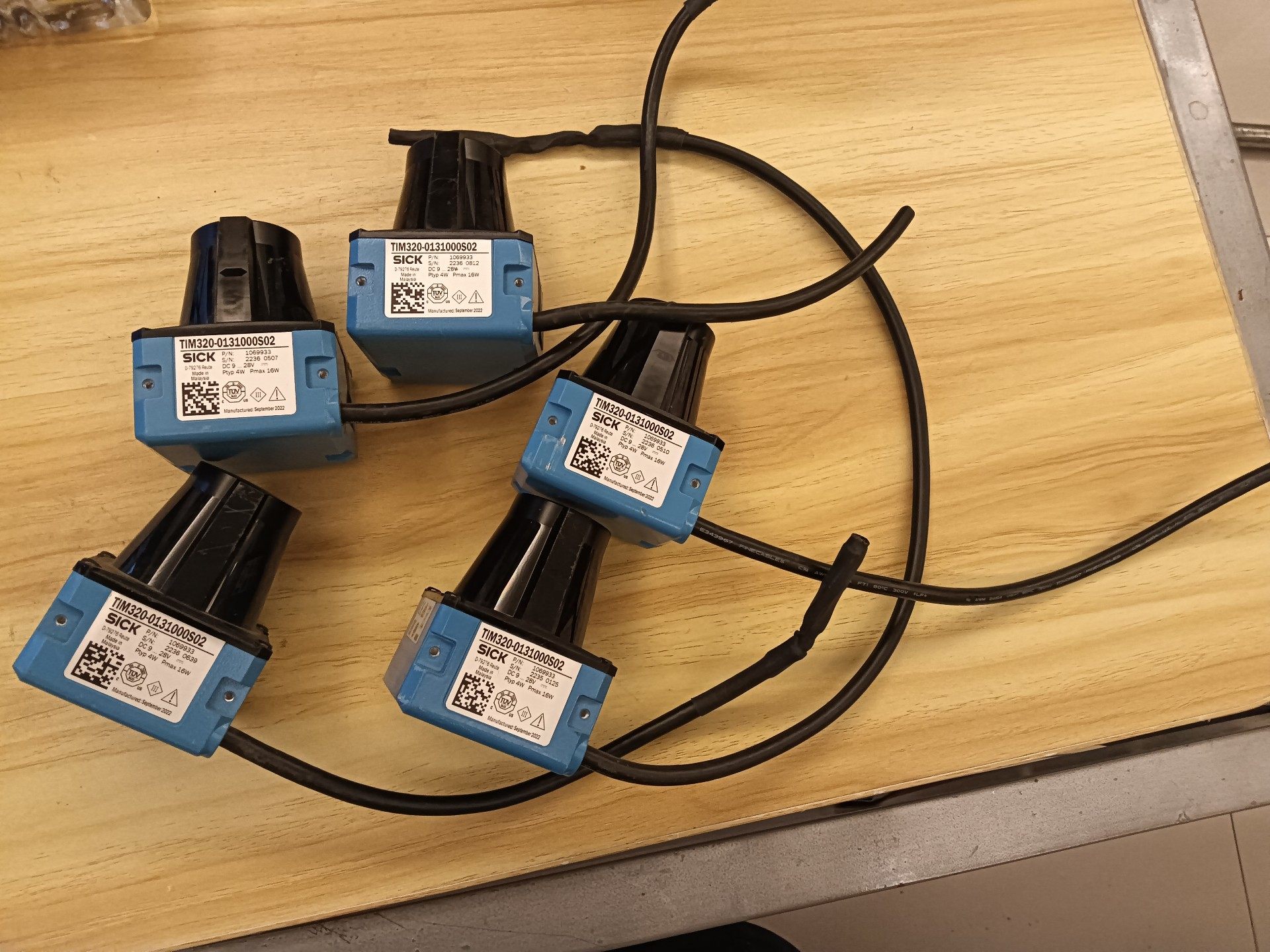 TIM320-0131000S02 西克扫描仪  剪线 正常