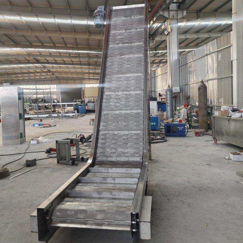 不锈钢炼板提升机上料机重型炼板爬坡输送带颗粒粉末炼板式输送机