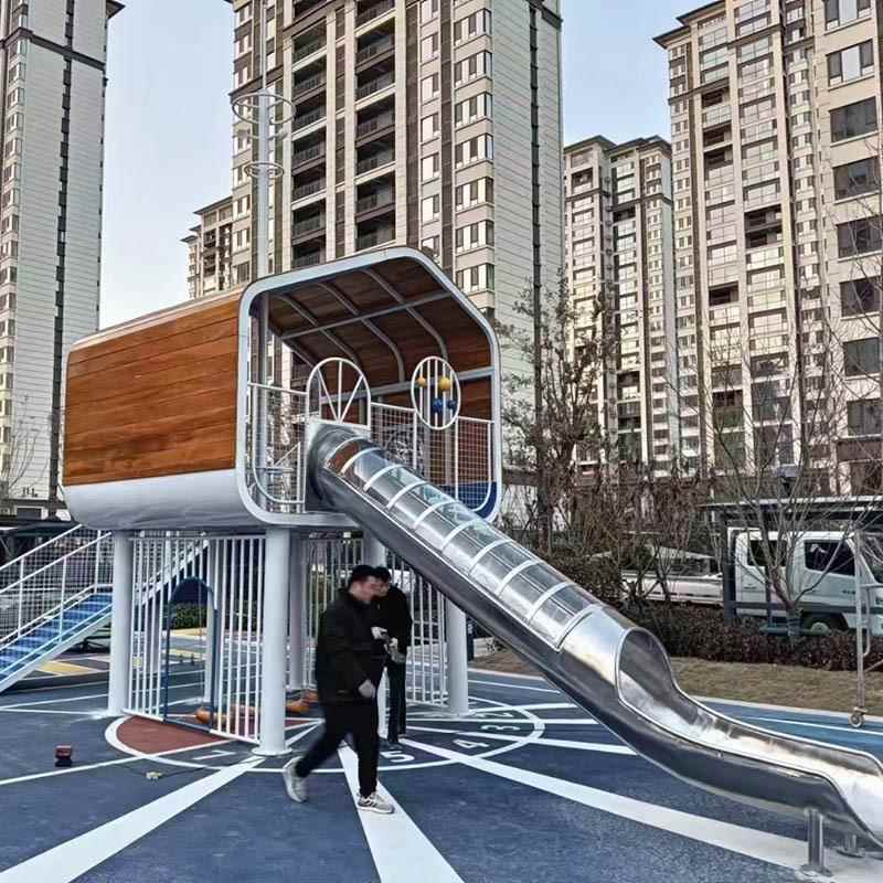 户外大型不锈钢滑梯廊桥游乐设施儿童游乐场树屋栈道非标设计厂家图片