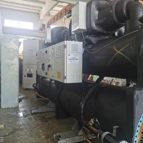 二手水地源热泵机组螺杆开利品牌制冷量1195kw安装未使用机组