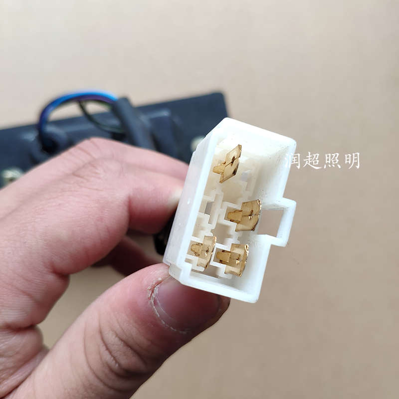 五征配件12v农用三轮车灯泡后尾灯24v奥翔转向灯防追尾灯刹车总成